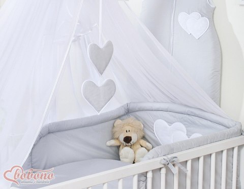 Duża moskitiera do łóżeczka dziecięcego z białego szyfonu z serduszkami i kokardką - szare zawieszki