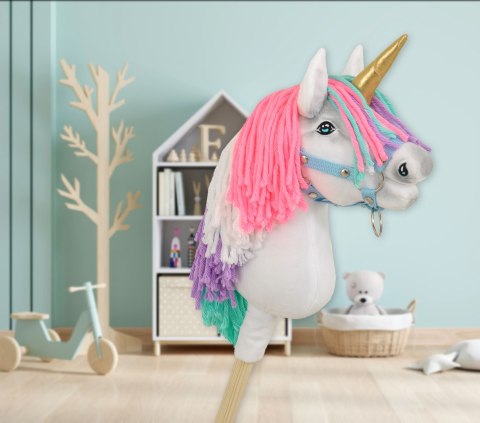Hobby Horse Jednorożec na kiju biały z kolorową grzywą i złotym rogiem A4