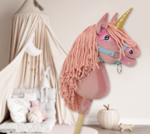 Hobby Horse Jednorożec na kiju brudny róż z różową grzywą i złotym rogiem A4